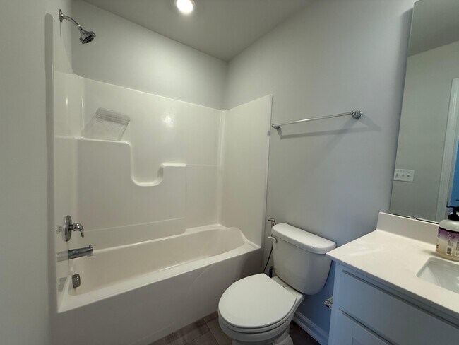 Building Photo - 409 Deercroft Dr