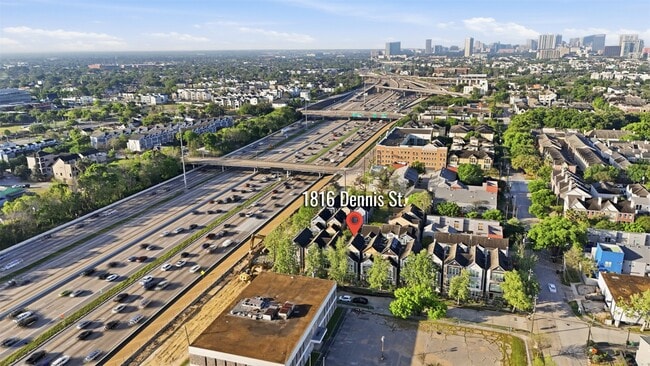 Building Photo - 1816 Dennis St