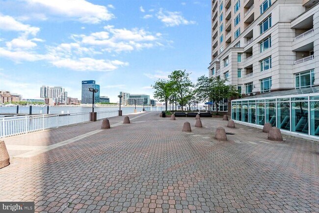 Building Photo - 100 Harborview Dr