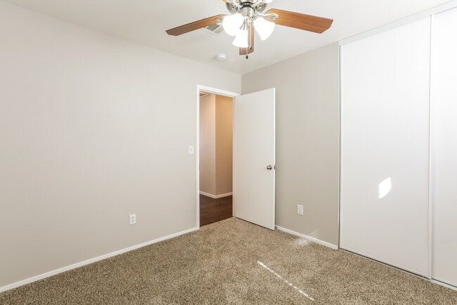 Building Photo - 832 Tollbrook Way