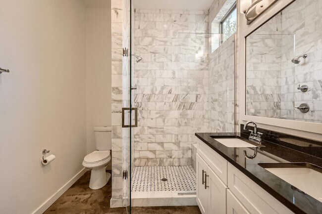 Building Photo - Home for Lease In East Downtown Austin Holly District