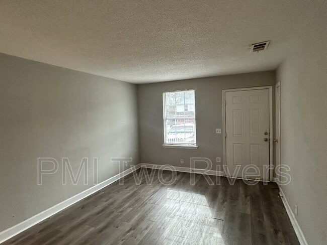 Building Photo - 1904 Westchester Dr