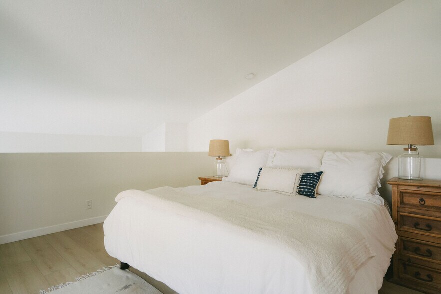 Building Photo - 5716 Skyview Way