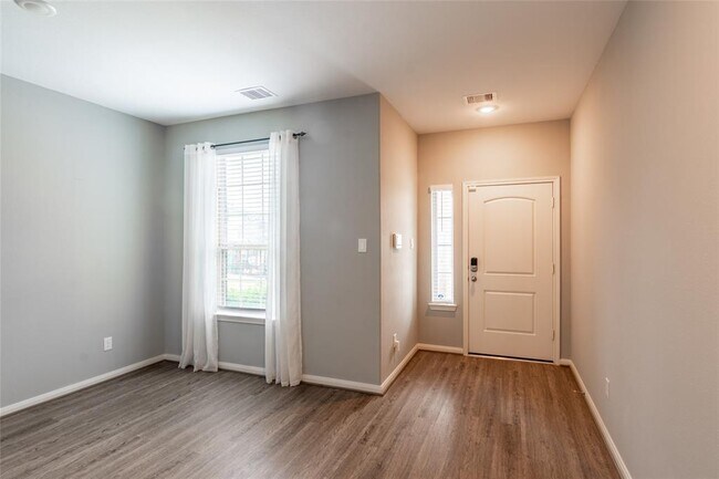 Building Photo - 13142 Silverglen Run Trl