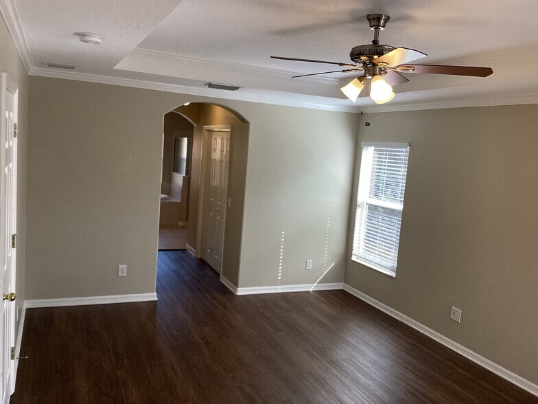 Building Photo - 1651 Mellon Way