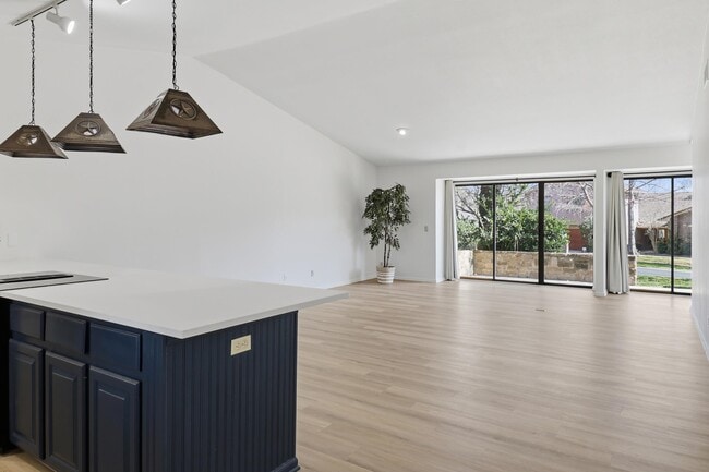 Building Photo - 100 Bay Point Dr