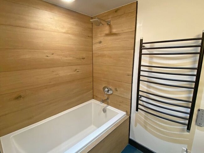 Building Photo - LUXURY Living at Santana Row! Private Cond...