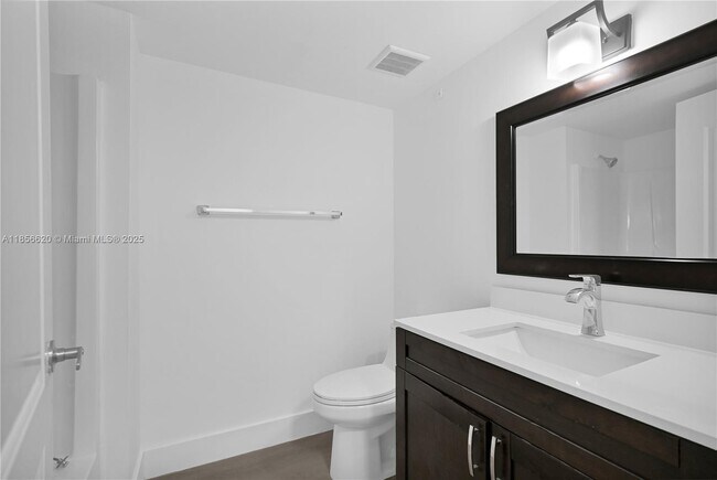 Building Photo - 9715 Fontainebleau Blvd