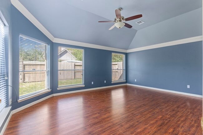 Building Photo - 10415 Courtley St