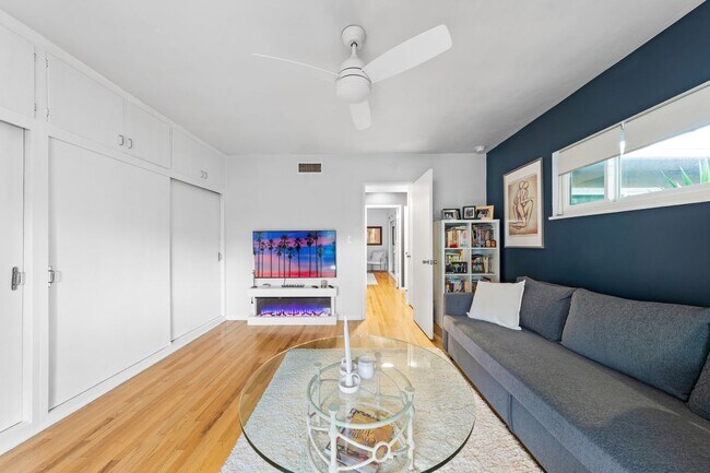 Building Photo - 1330 N Crescent Heights Blvd