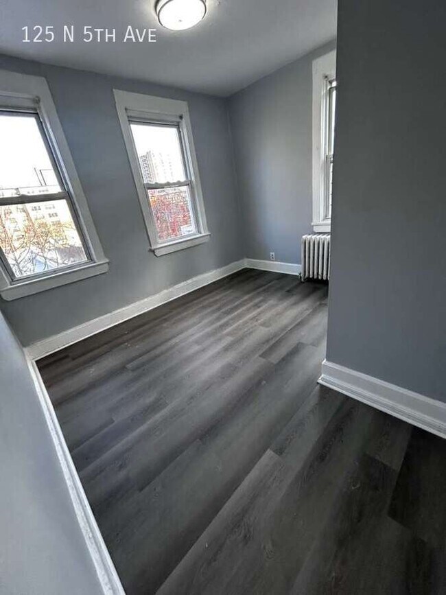 Building Photo - 125 N 5th Ave