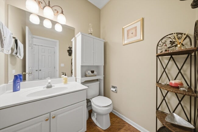 Building Photo - Stunning Mundelein Home on a Quiet Cul-de-Sac with Pond Views