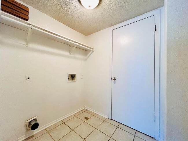 Building Photo - 8800 Clearbrook Trail