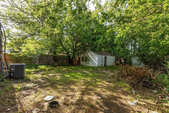 Building Photo - 306 W Mimosa Dr