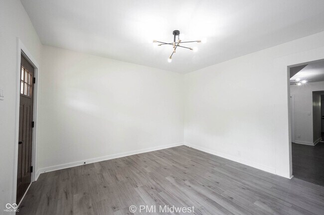 Building Photo - 426 N Bradley Ave