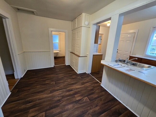 Building Photo - South Hill Home!! Available Now!