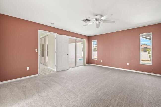 Building Photo - 3 Bed 2 Bath Pool Home