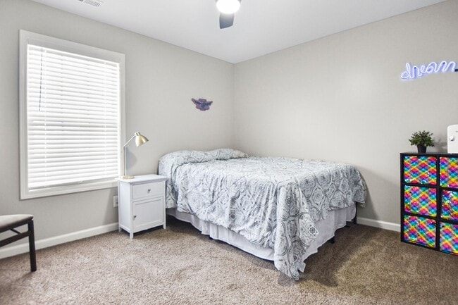 Building Photo - Pet Friendly Four Bedroom!