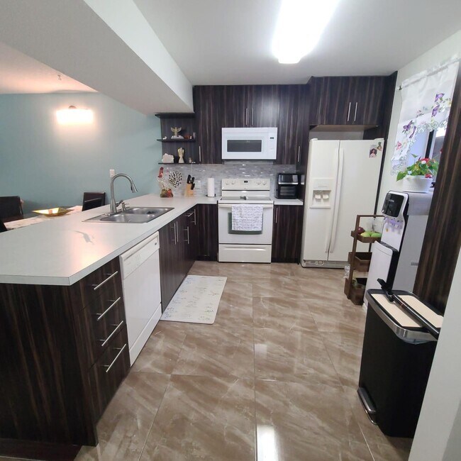 Building Photo - 5220 Las Verdes Cir