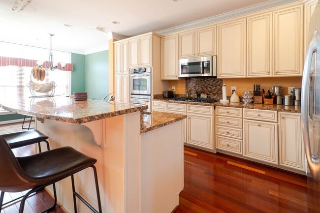 Building Photo - Well Appointed 3 Bedroom 3.5 Bath Townhome in Fairfax