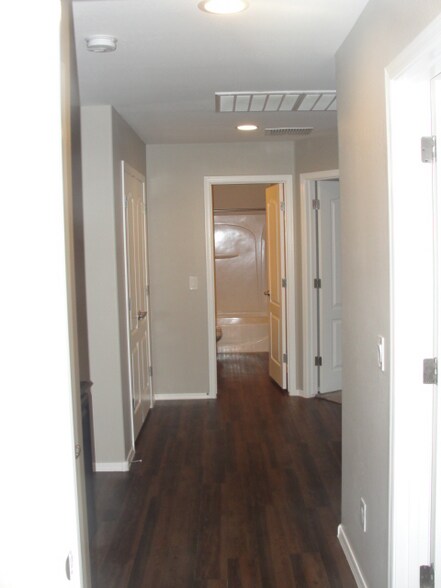 Building Photo - 2213 E Stacey Rd