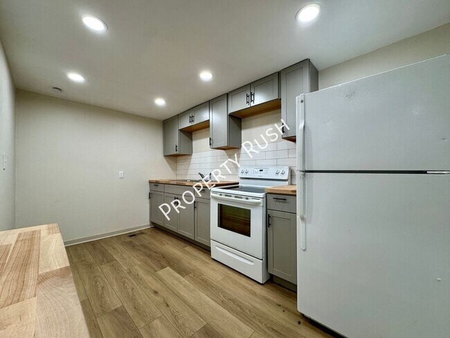 Building Photo - 975 Beason Dr