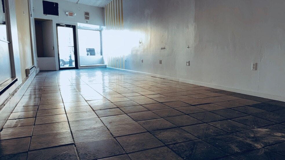 Building Photo - 1241 Main Ave