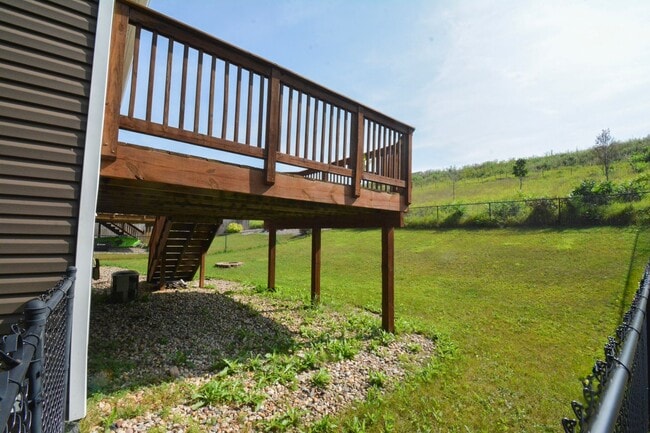 Building Photo - Recently Renovated 4 Bed, 2 Bath Home for ...