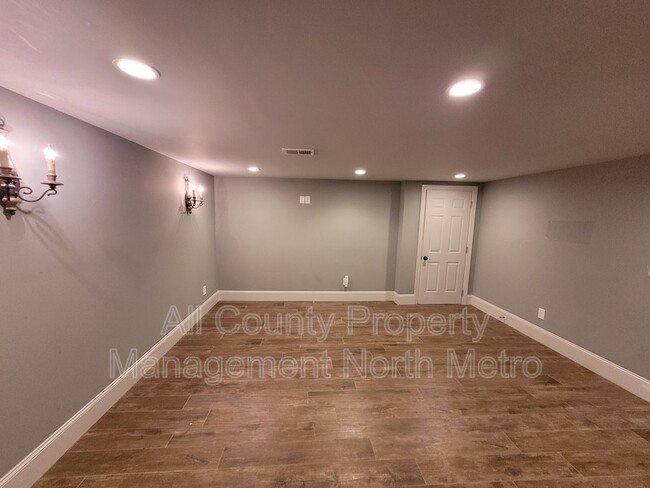 Building Photo - 6325 Hampton Highlands Dr