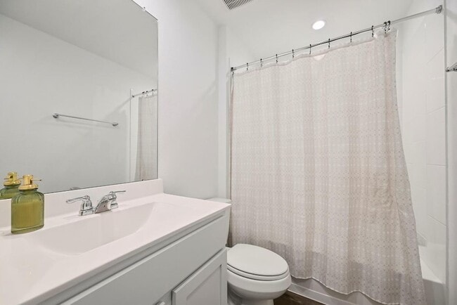Building Photo - 1139 Hughes Crossing Dr