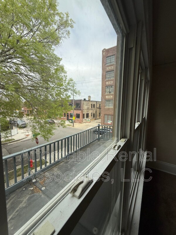 Building Photo - 3529 W Pierce St