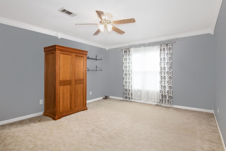 Building Photo - 255 E Castle Harbour Dr
