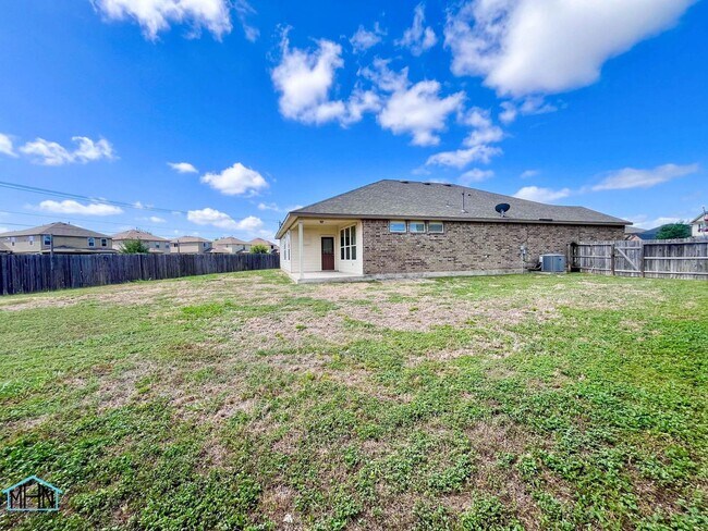 Building Photo - A Stunning 5-Bedroom, 3.5-Bathroom Home in the Heart of San Antonio, Texas!