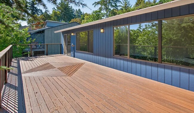 Building Photo - 7450 SW 17th Dr