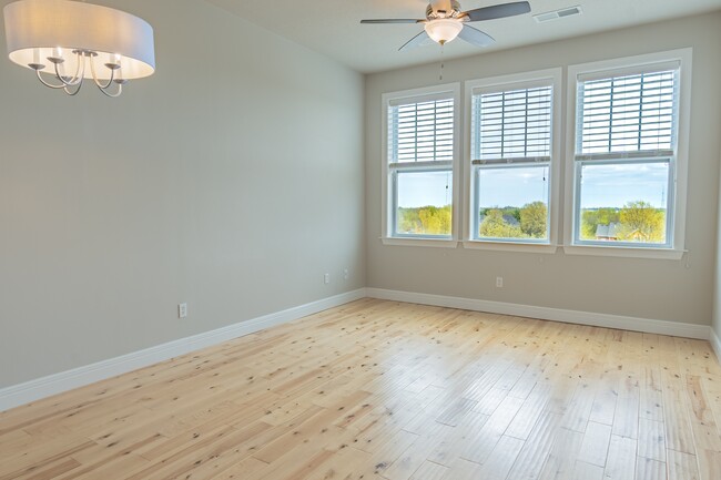 Living Area - Chesterfield Lofts II