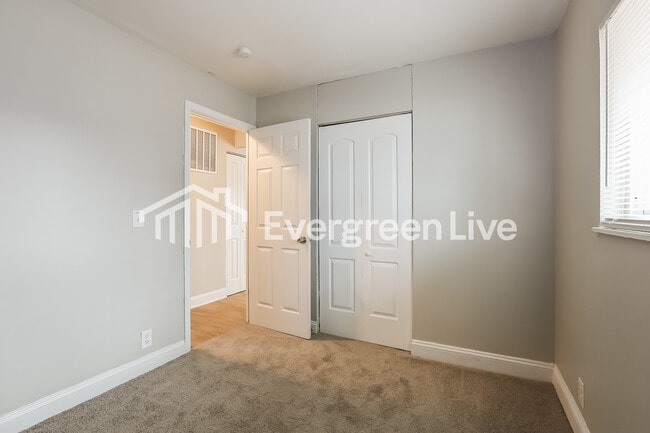 Building Photo - 8816 Montery Ct