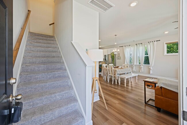 Building Photo - 210 Winding River Dr