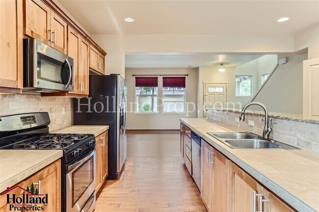 Building Photo - Beautiful 3-Bedroom Hillsboro Home in Desi...