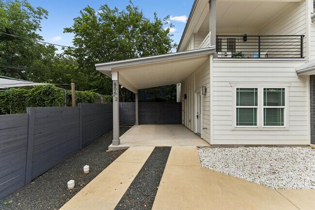 Building Photo - 806 Philco Dr