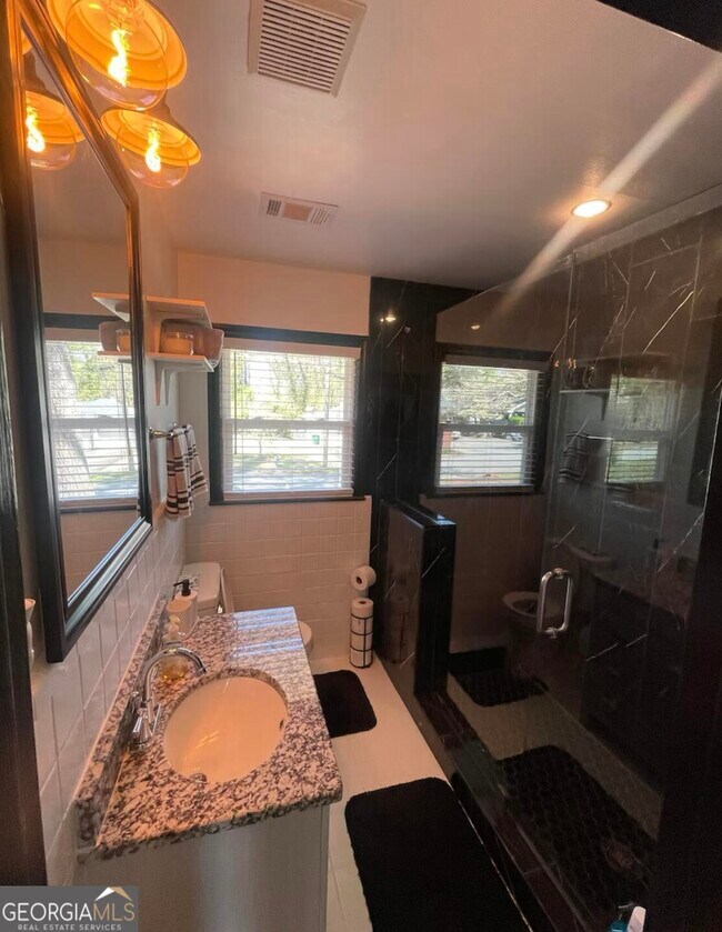 Building Photo - 2597 Glenvalley Dr