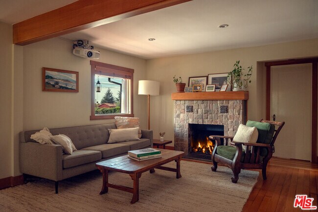 Building Photo - 1480 N Mentor Ave