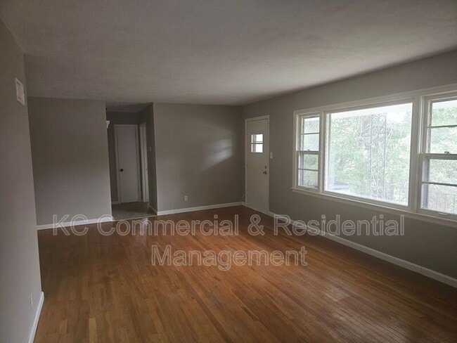 Building Photo - 802 E 75th Terrace