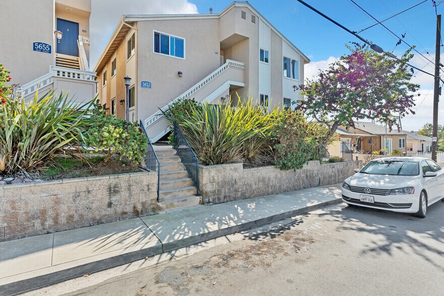 Street view - 5653 Riley St