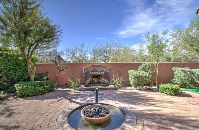 Building Photo - 9427 E Trailside View