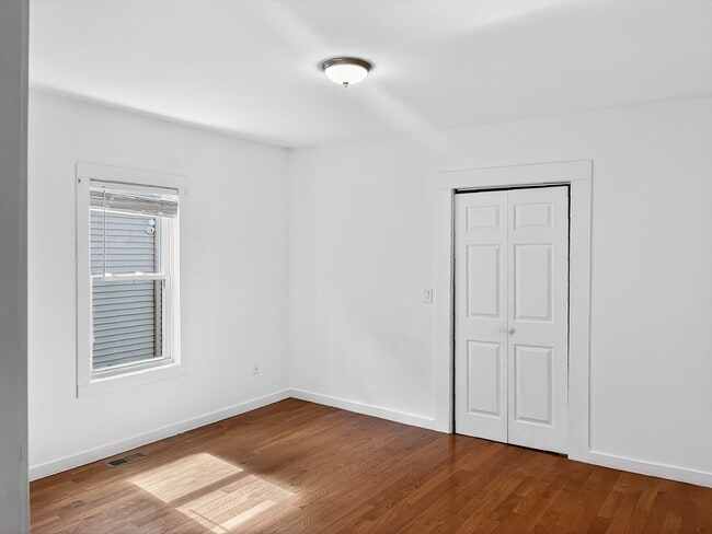 Building Photo - 247 Pilgrim Ave