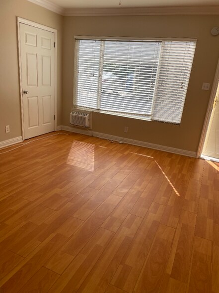 Building Photo - 8546 Cashio St