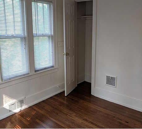 Rear bedroom - 17355 McIntyre St