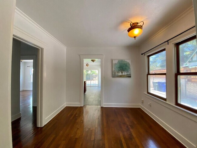 Building Photo - Charming 3 Bedroom in Historical Tower District