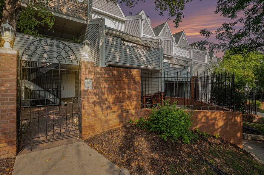 Building Photo - 112 S 37th St