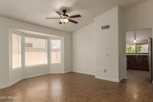 Building Photo - 4634 E Grovers Ave